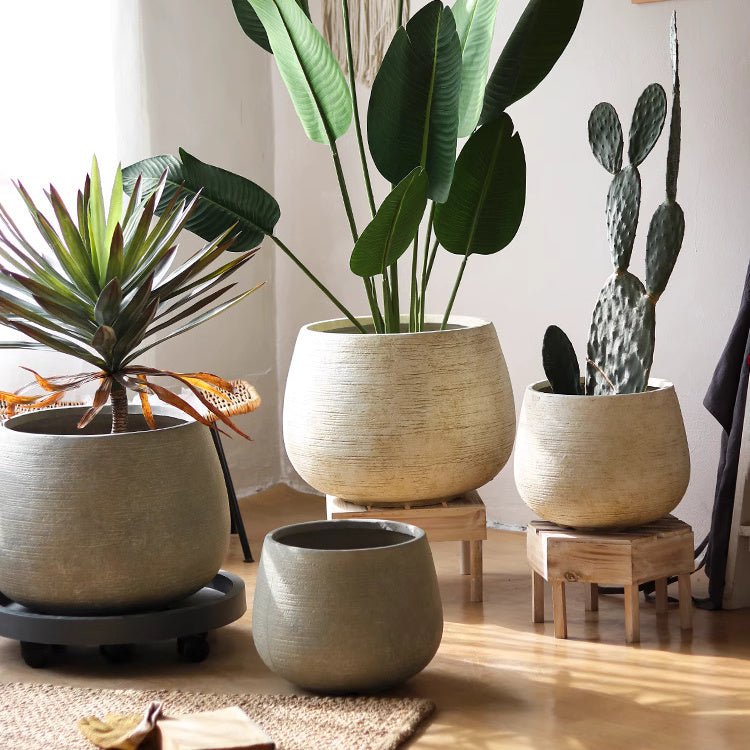 Jardinière globe en ciment rustique