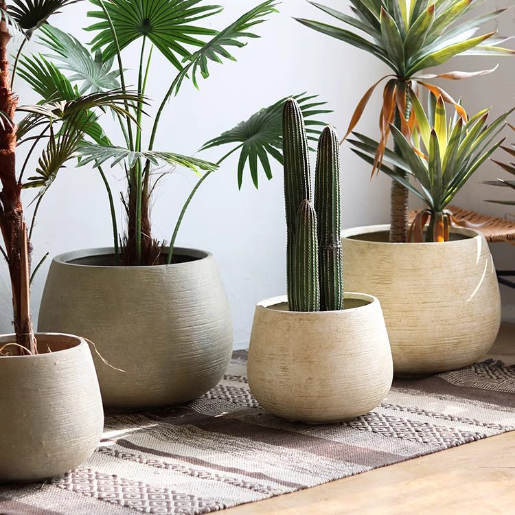 Jardinière globe en ciment rustique