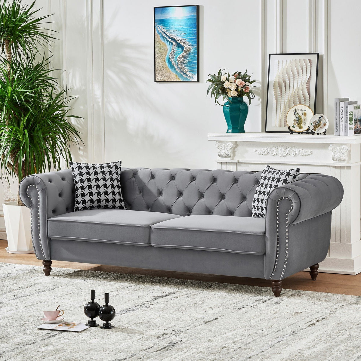 Canapé en tissu style Chesterfield avec accoudoirs enroulés et clous de tapissier