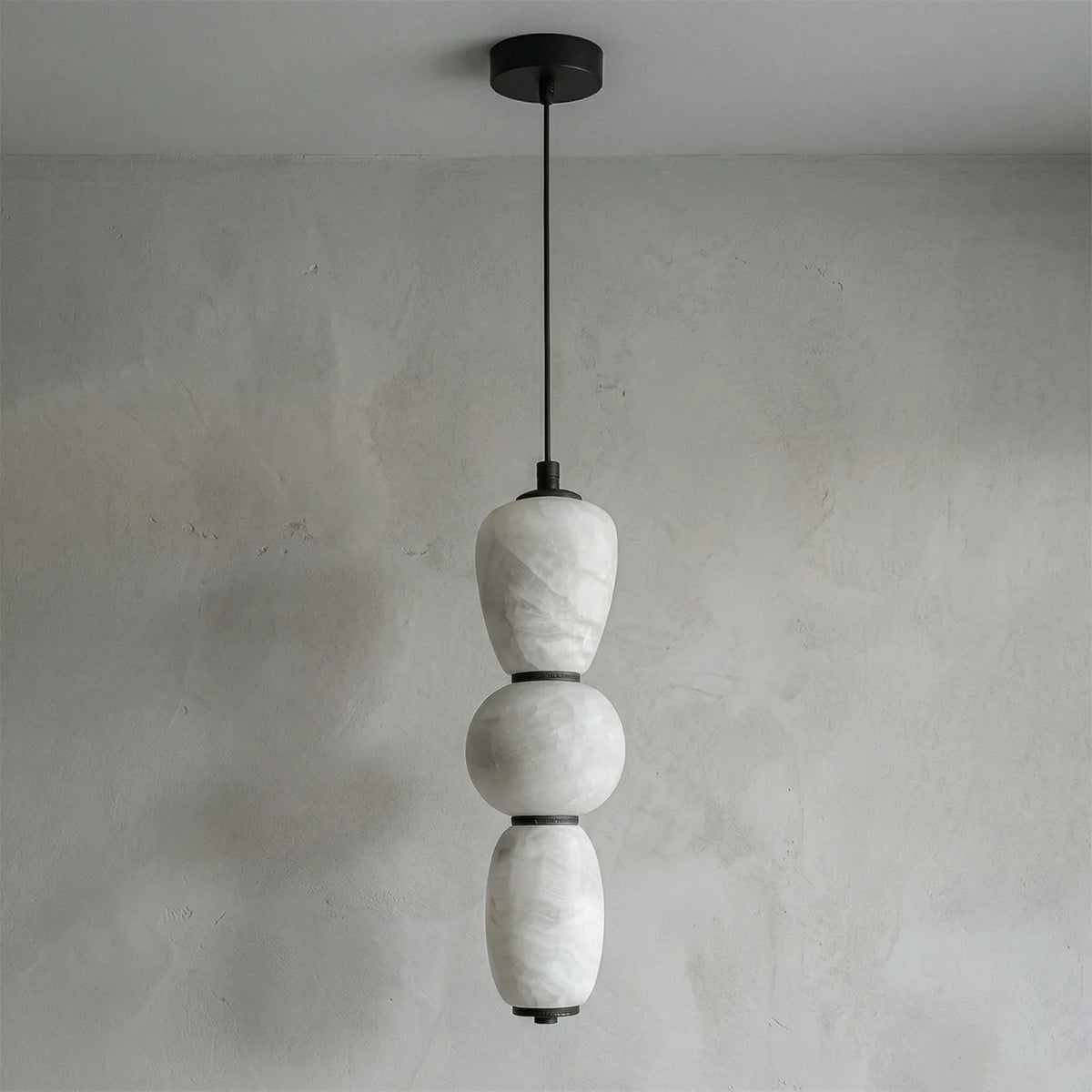 Alabaster Pendulous Pearl Pendant Light
