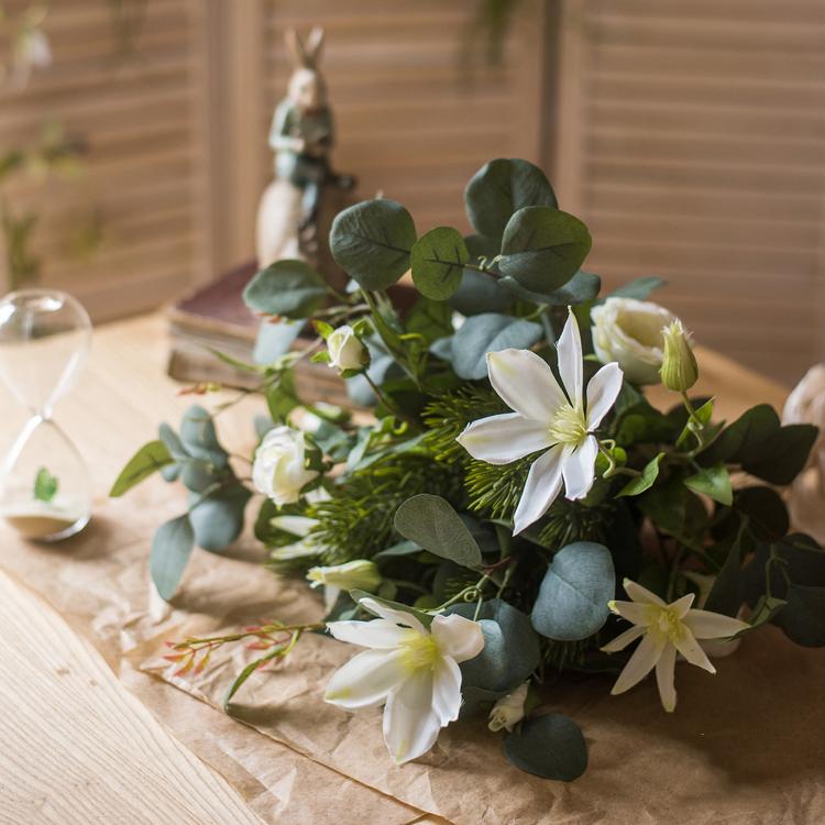 Bouquet di fiori artificiali con clematide e verde, altezza 50 cm