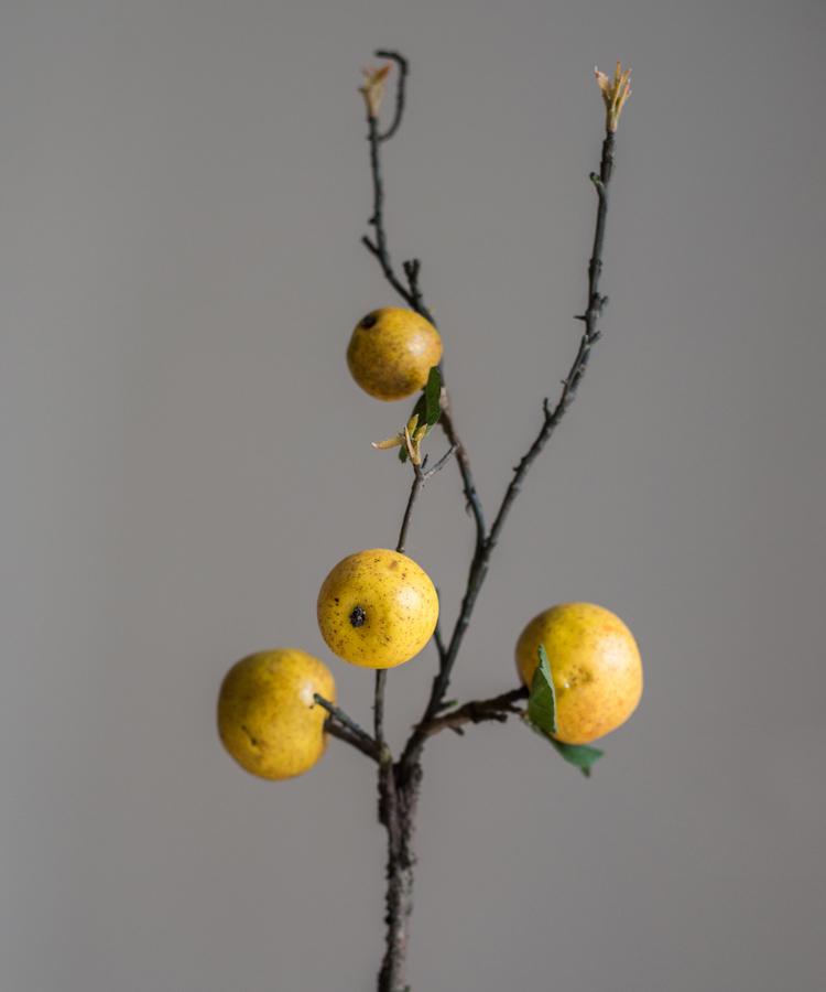 Fruit artificiel pomme jaune poire avec tige 68,5 cm de hauteur