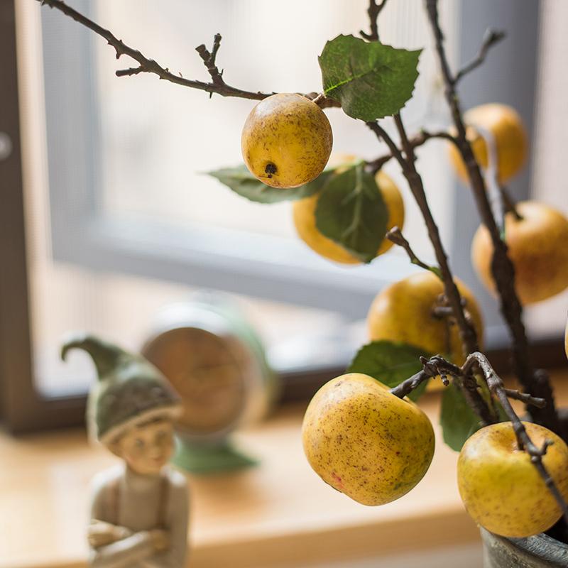Fruit artificiel pomme jaune poire avec tige 68,5 cm de hauteur