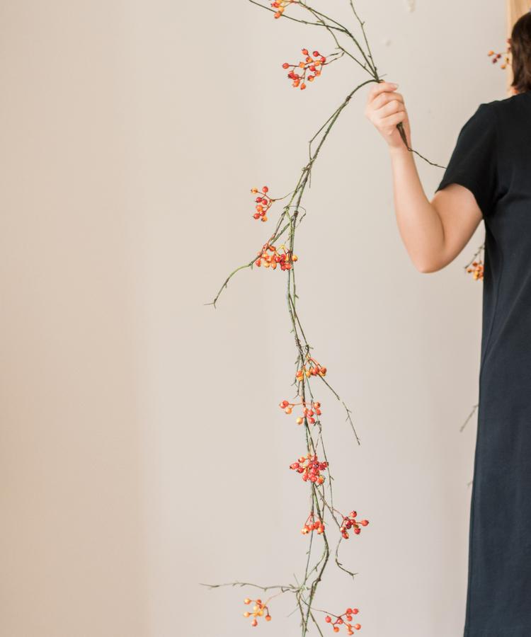Ramo di vite artificiale con bacche arancioni, lunghezza 99 cm