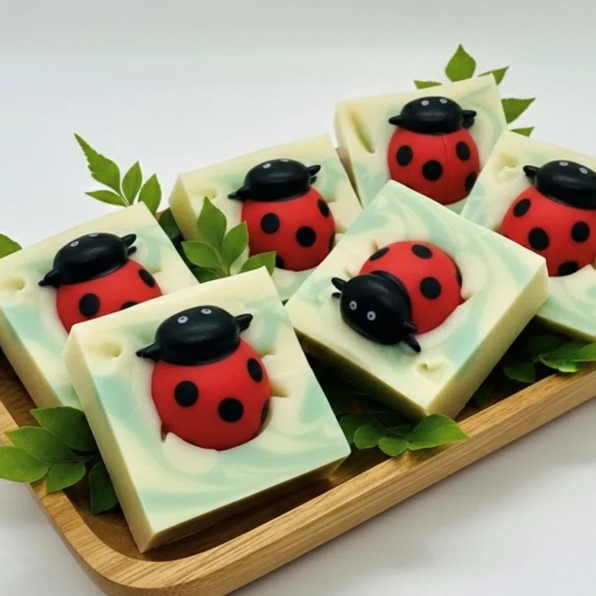 Savon artisanal pour enfants Coccinelle – Savon saponifié à froid vegan