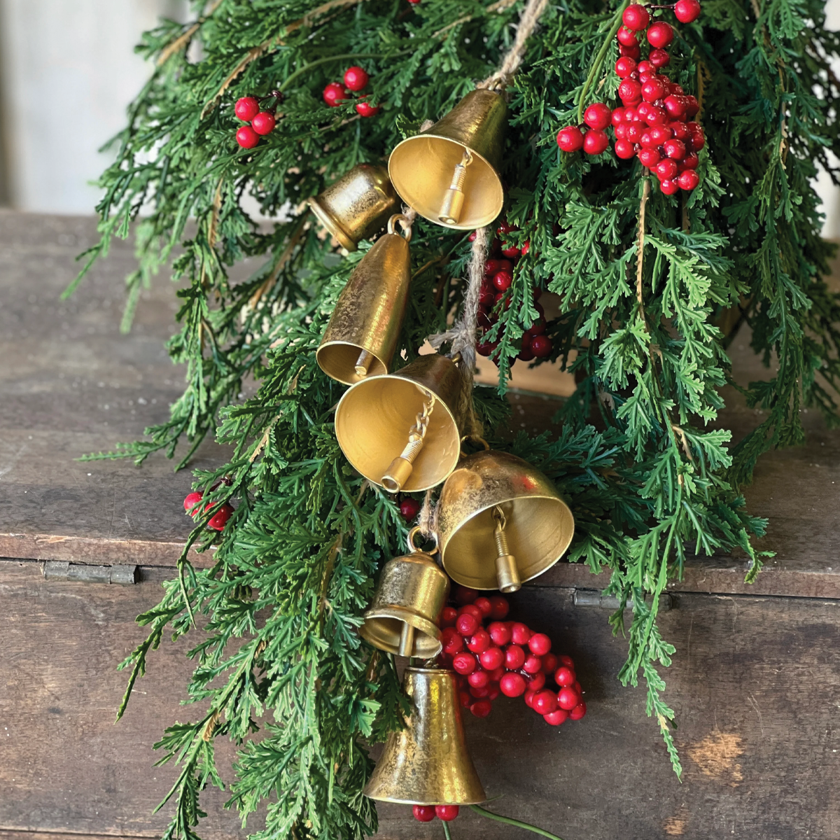 Ensemble Metal Gold Bell Hanging