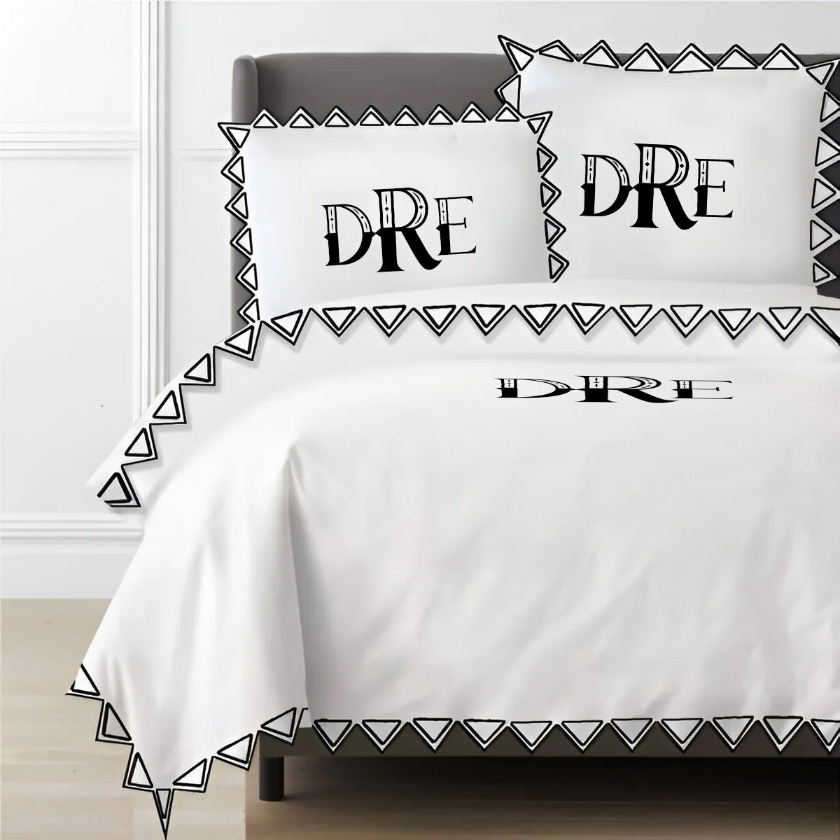 Parure de housse de couette unie en satin de coton 400 fils avec broderie triangulaire Ashley de Monogram