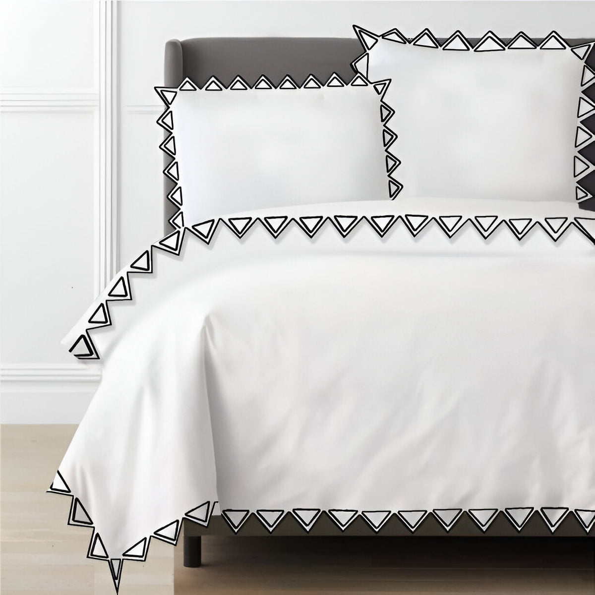 Parure de lit Ashley en satin de coton 400 fils avec broderie triangulaire