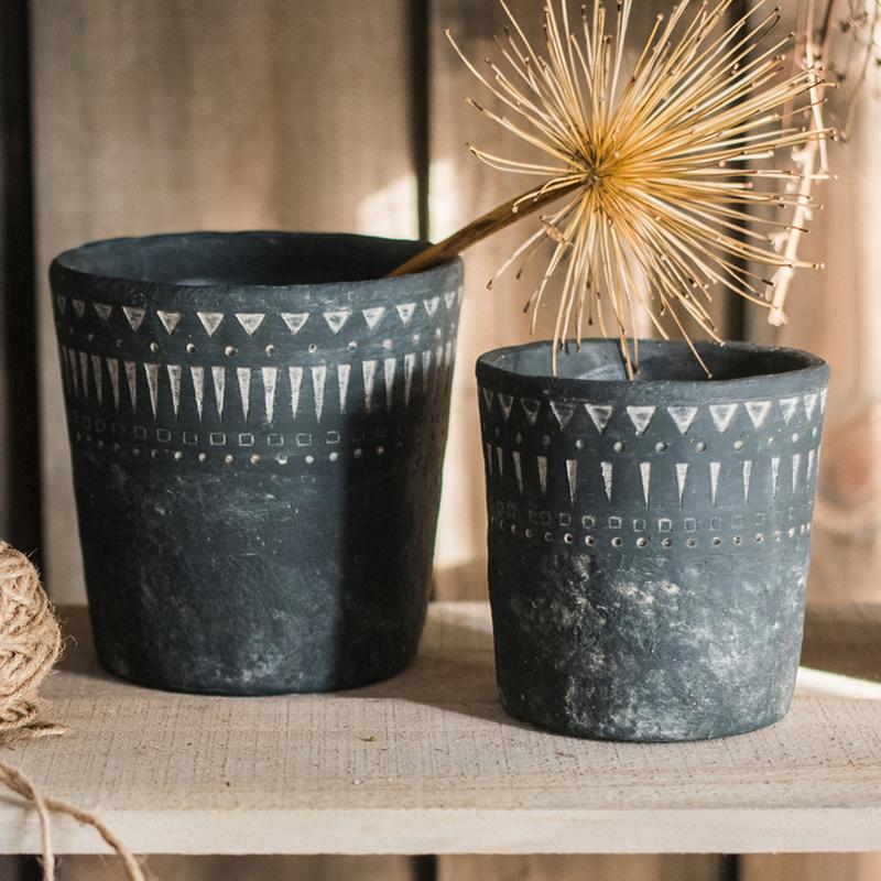 Vaso in cemento color nero