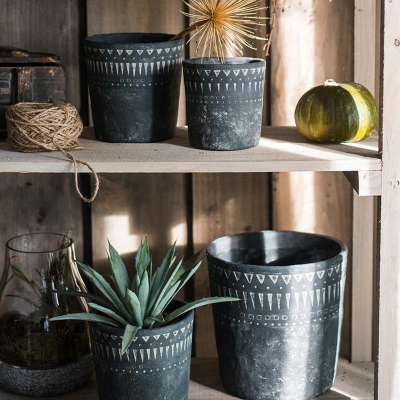 Vaso in cemento color nero