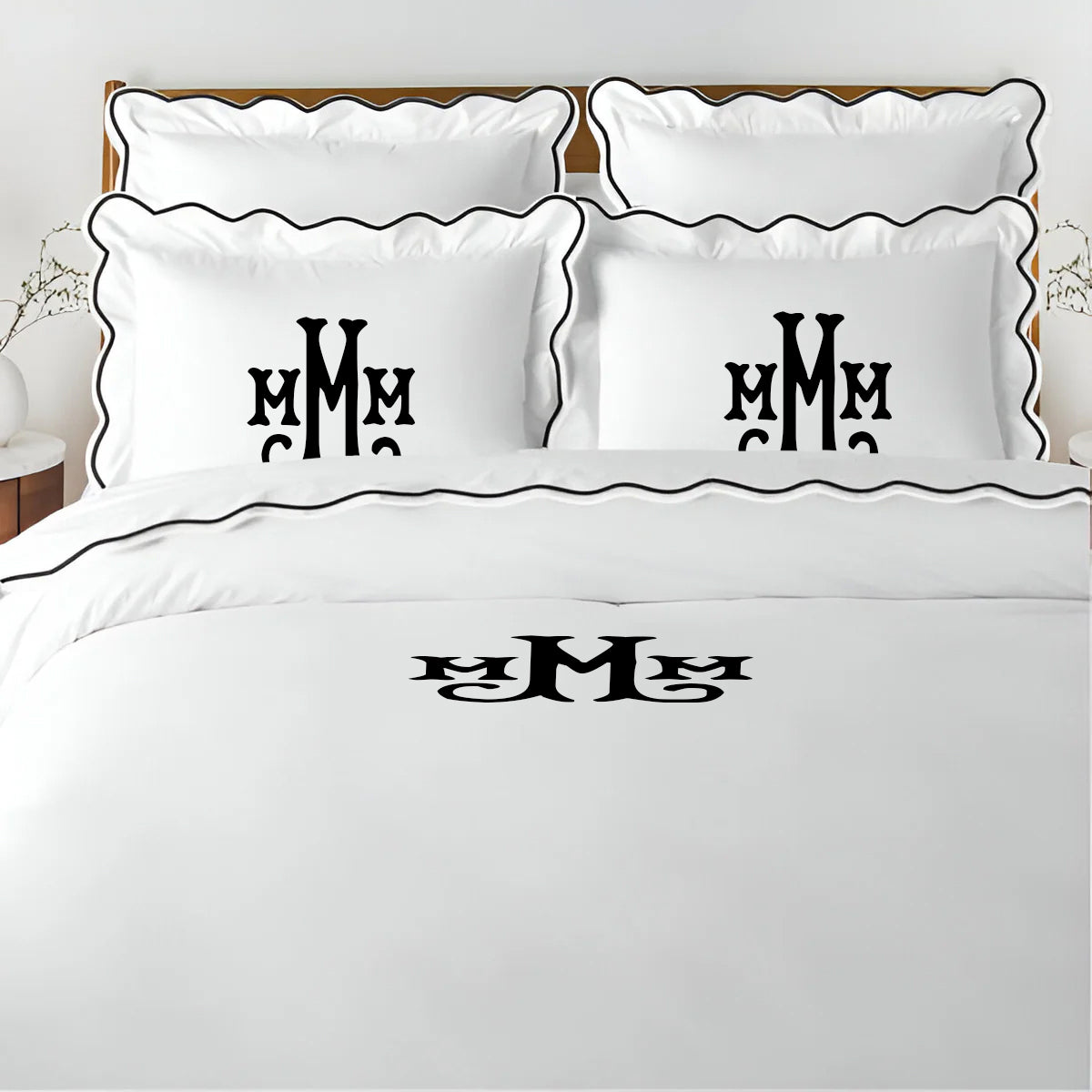 Parure de lit unie en satin de coton 400 fils avec broderie festonnée et monogramme