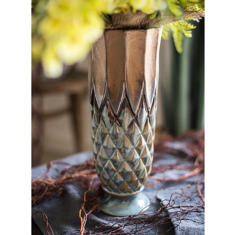 Collection de vases en céramique émaillée à motif grille bleu et or