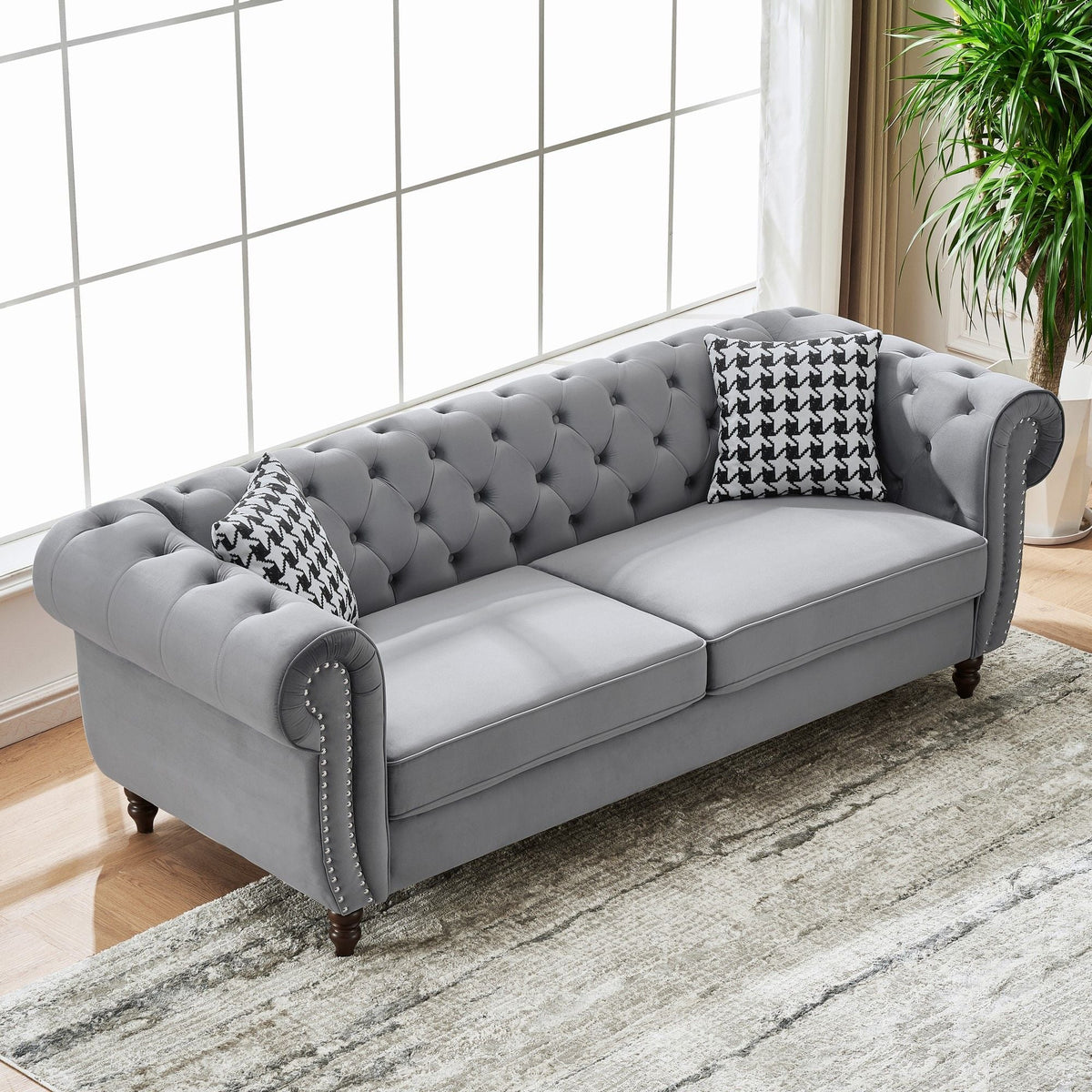 Canapé en tissu style Chesterfield avec accoudoirs enroulés et clous de tapissier