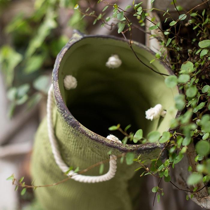 Design de cache-pot en céramique effet sac en lin