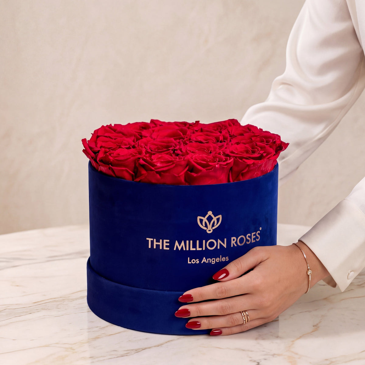 Boîte en suédine bleu roi classique | Roses rouges