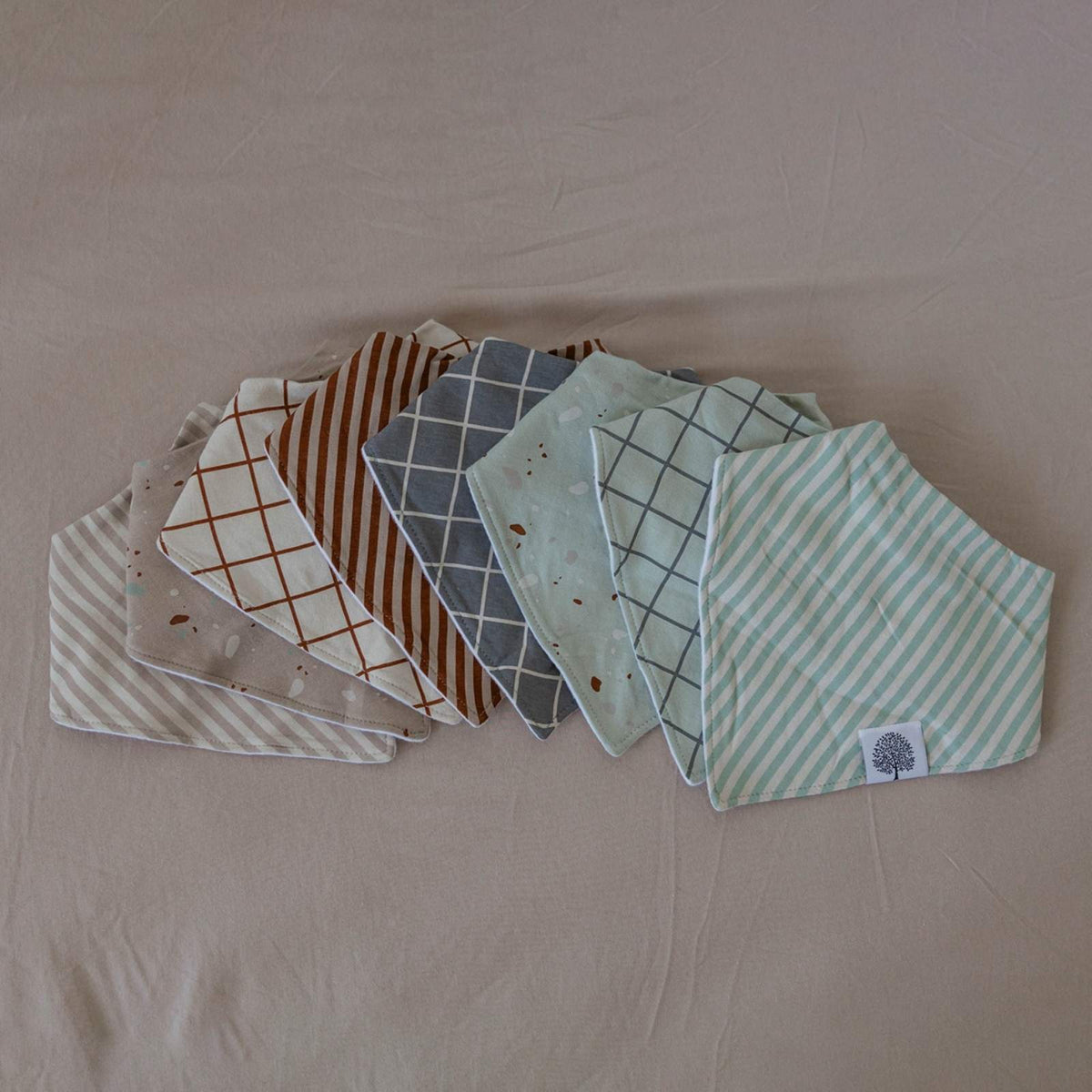 Lot de 8 bavoirs bandana couleur terre cuite
