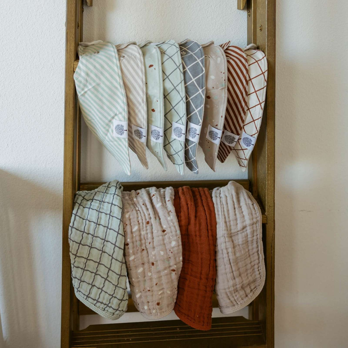 Lot de 8 bavoirs bandana couleur terre cuite