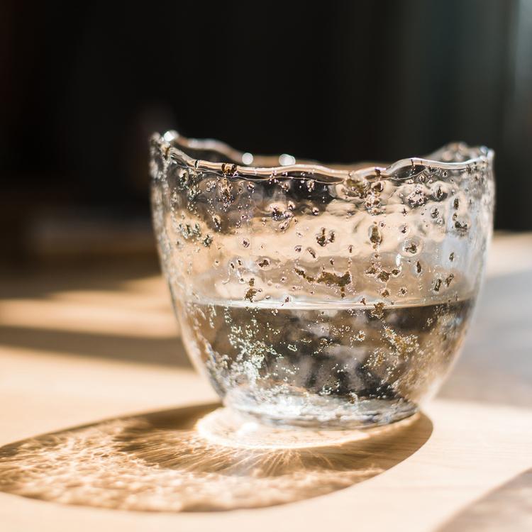 Vase en verre transparent