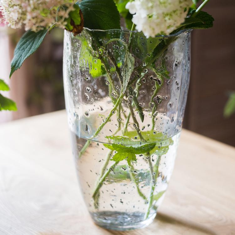 Vase en verre transparent