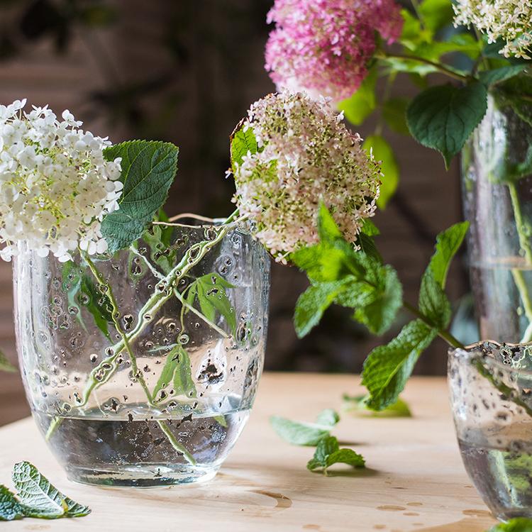 Vase en verre transparent