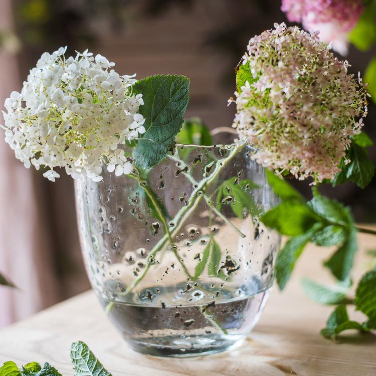 Vase en verre transparent