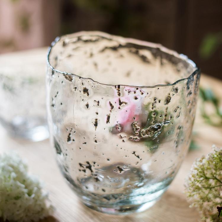 Vase en verre transparent