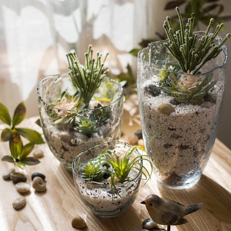 Vase en verre transparent