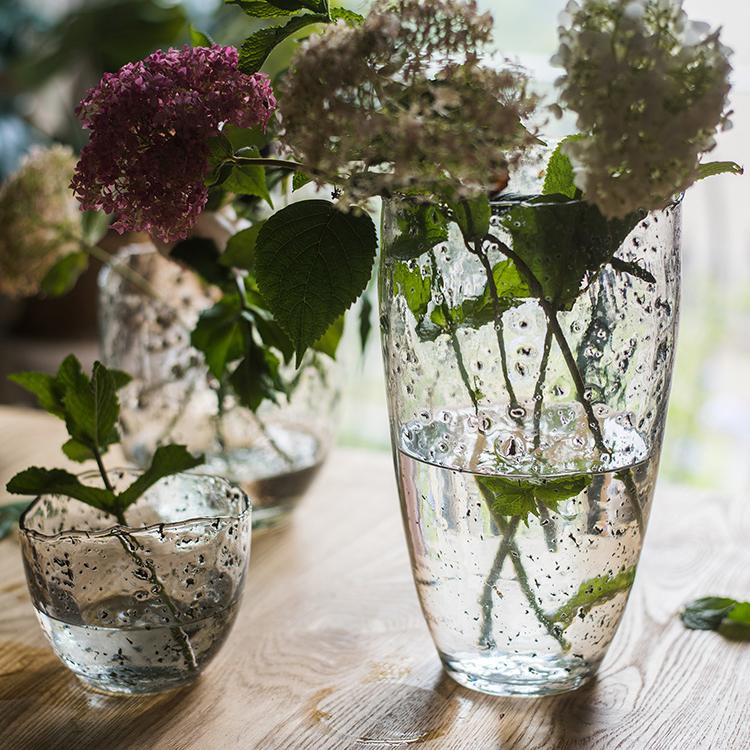 Vase en verre transparent