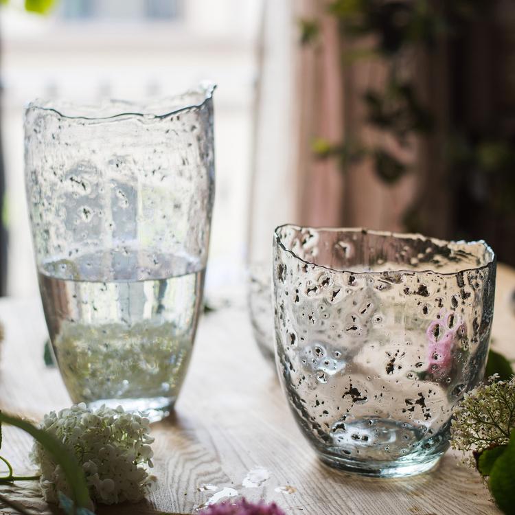 Vase en verre transparent