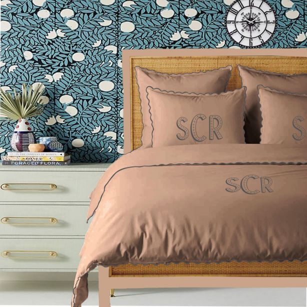 Parure de lit en coton 400 fils, broderie festonnée, monogramme taupe