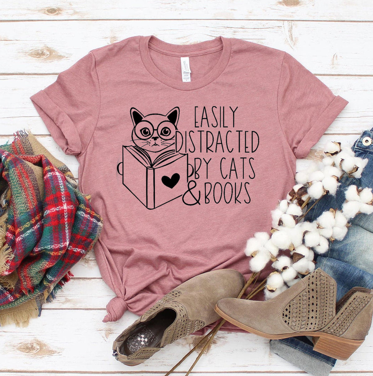 T-shirt « Facilement distrait par les chats et les livres »