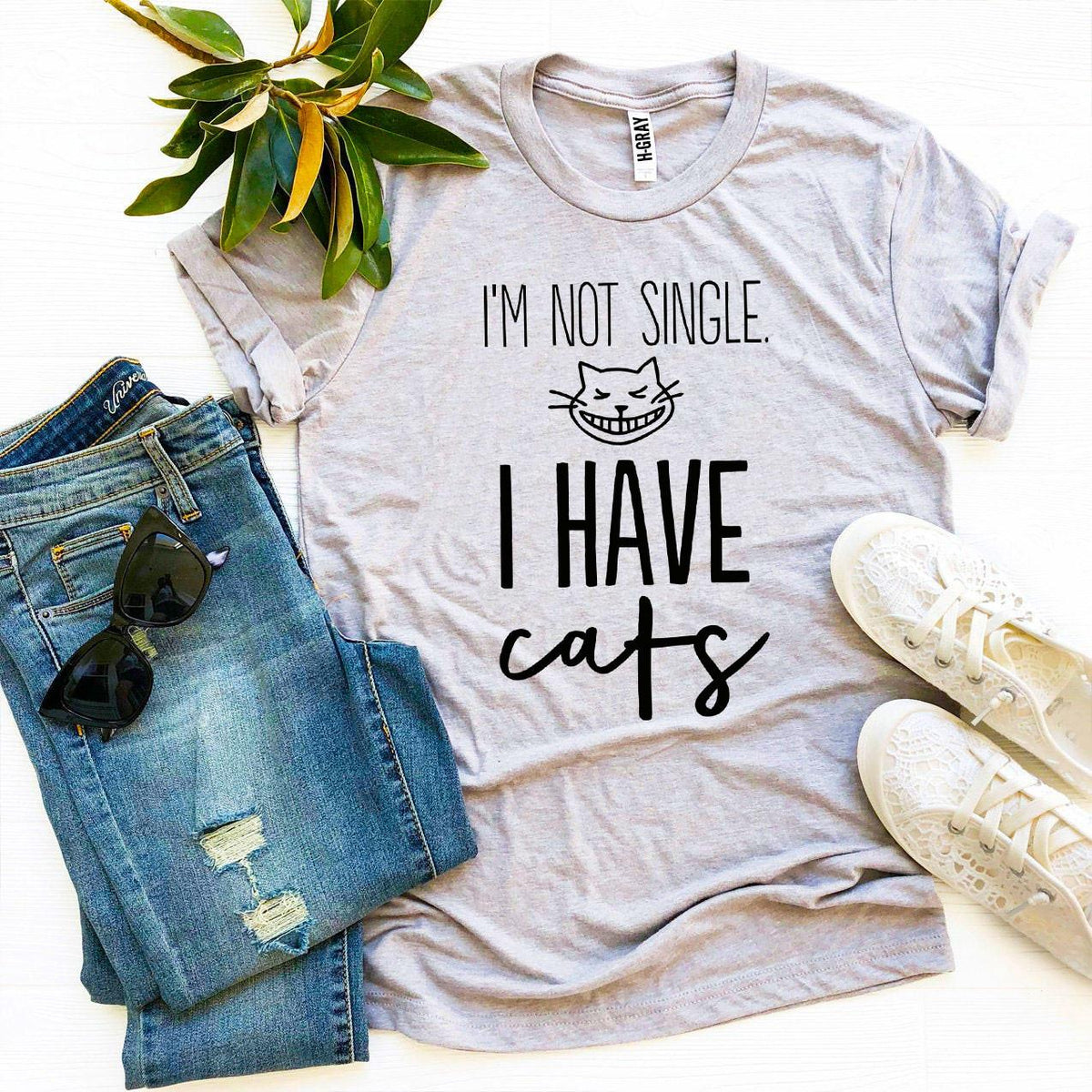 T-shirt « Je ne suis pas célibataire, j'ai des chats »