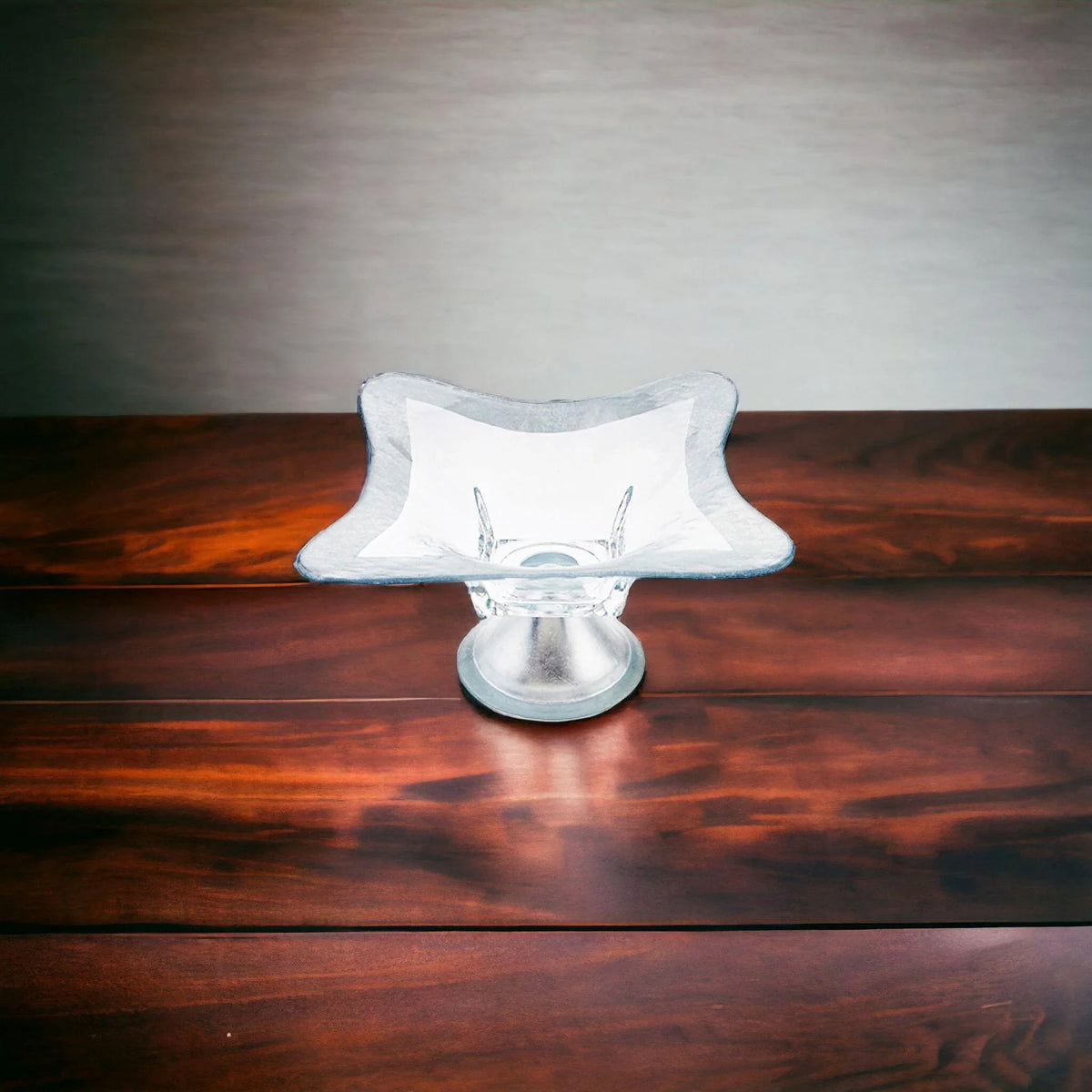 Coupe décorative sur pied avec motif en véritable feuille d'argent