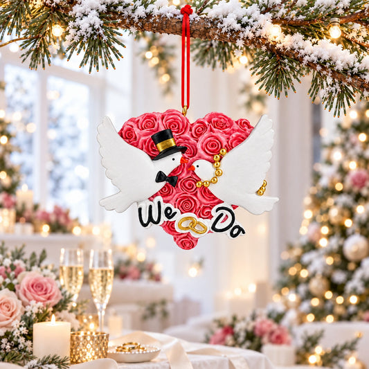 Ornement de Noël en résine pour mariage, cœur avec roses, mariés et colombes