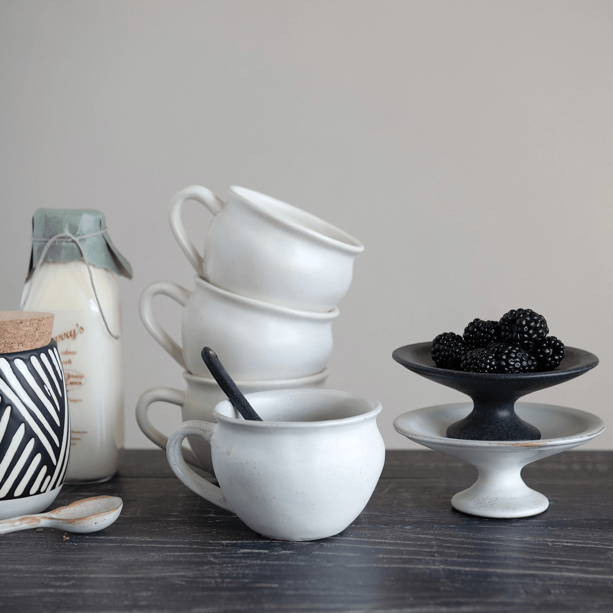 Tazza in gres smaltato bianco