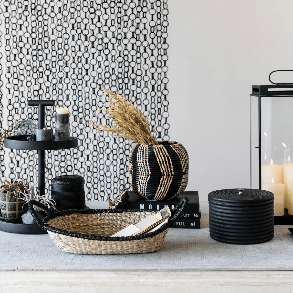 Scatola portaoggetti decorativa in legno di mango intagliato con coperchio