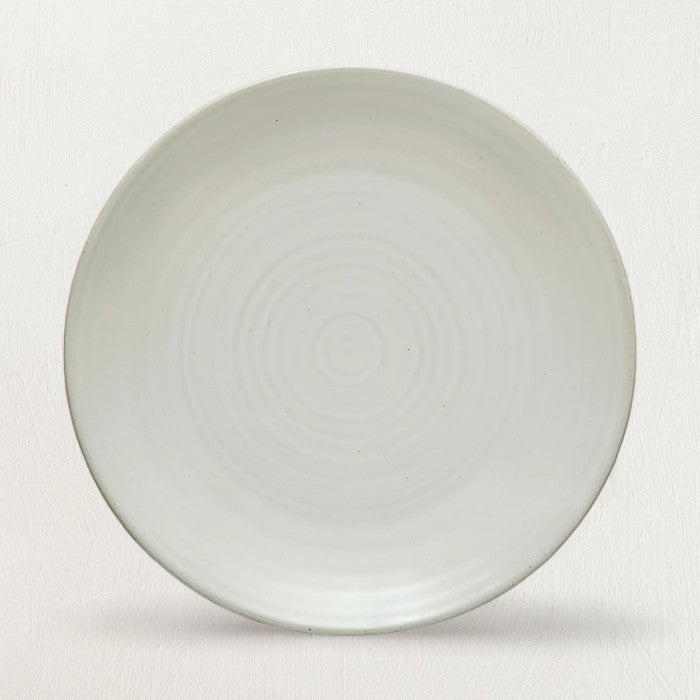 Assiette en grès avec émail blanc mat
