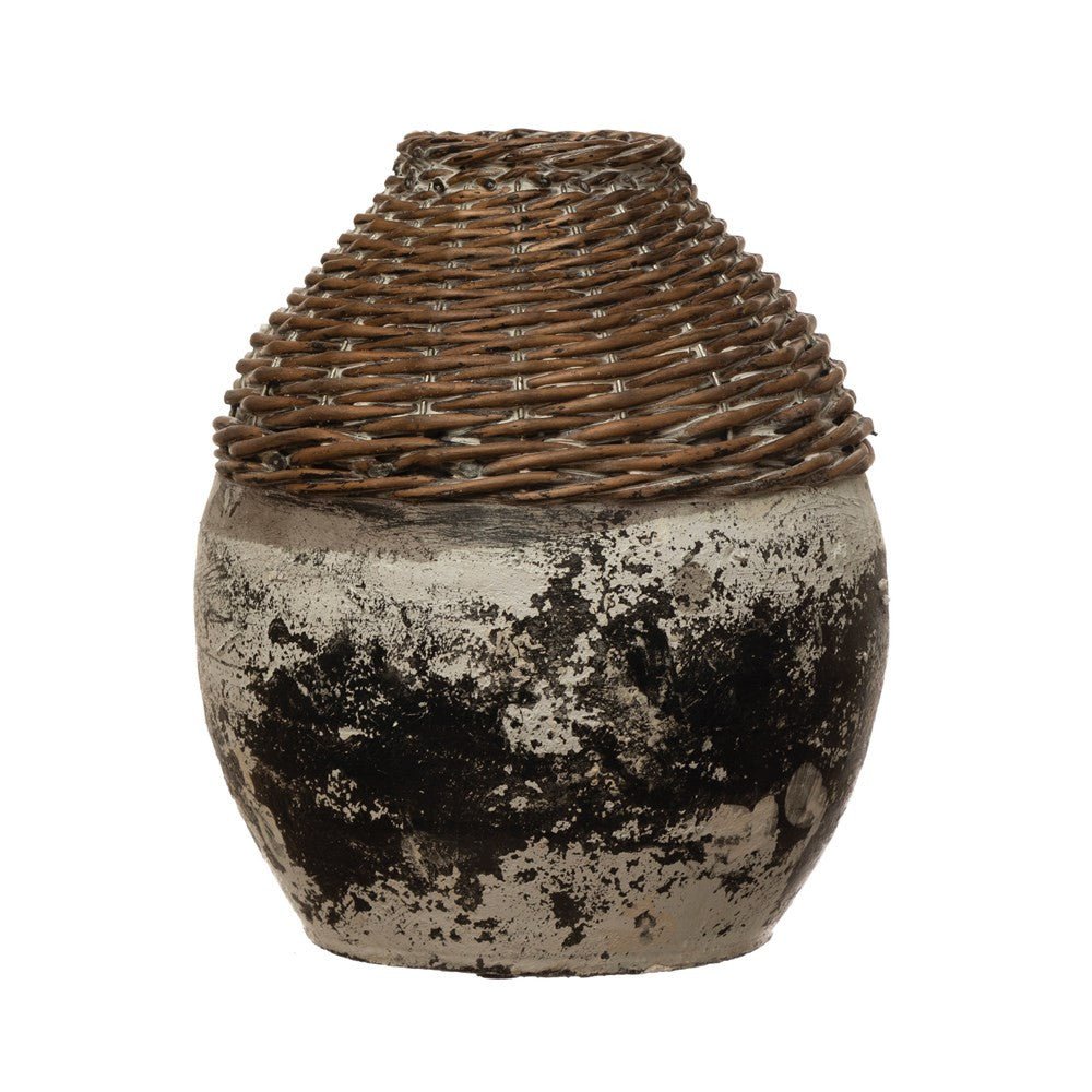 Vase en rotin tressé main et terre cuite, aspect vieilli