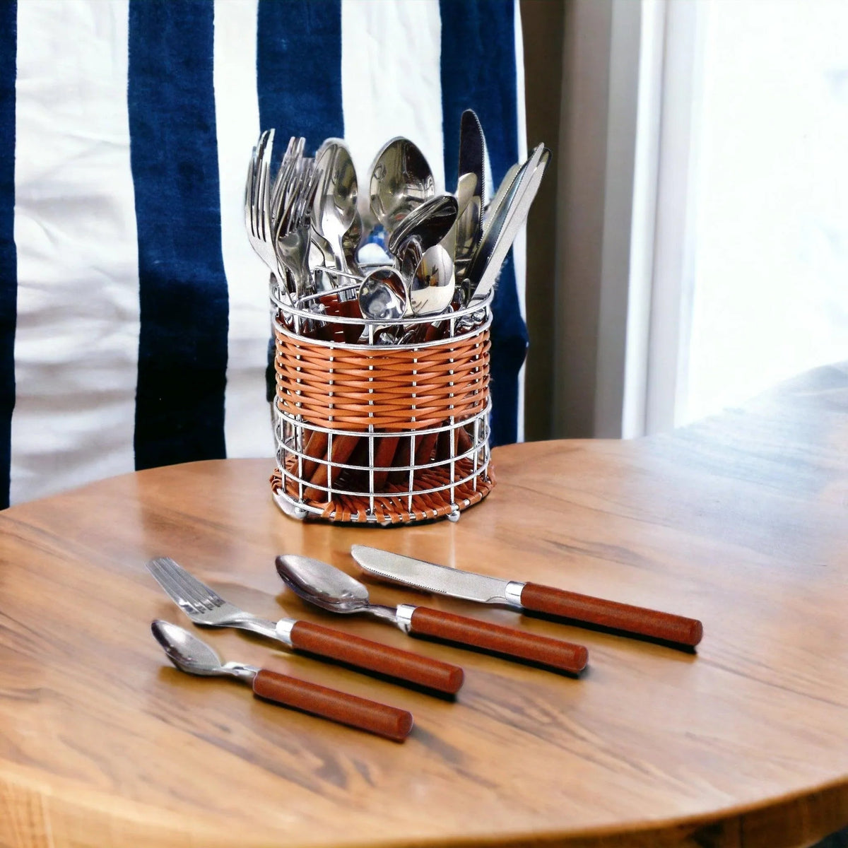 Set di posate con manici in legno