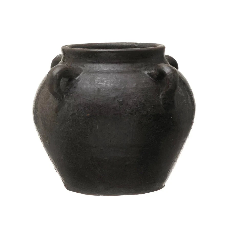 Trovato vaso in argilla nera con manici