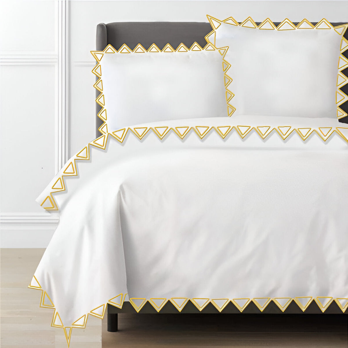 Parure de lit Ashley en satin de coton 400 fils avec broderie triangulaire