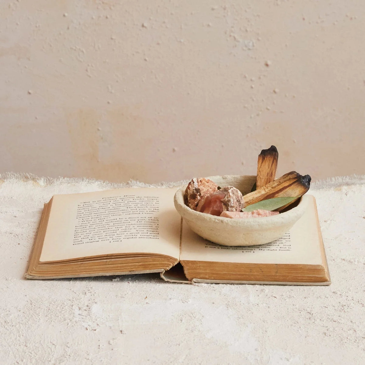 Petit bol en papier mâché fait main