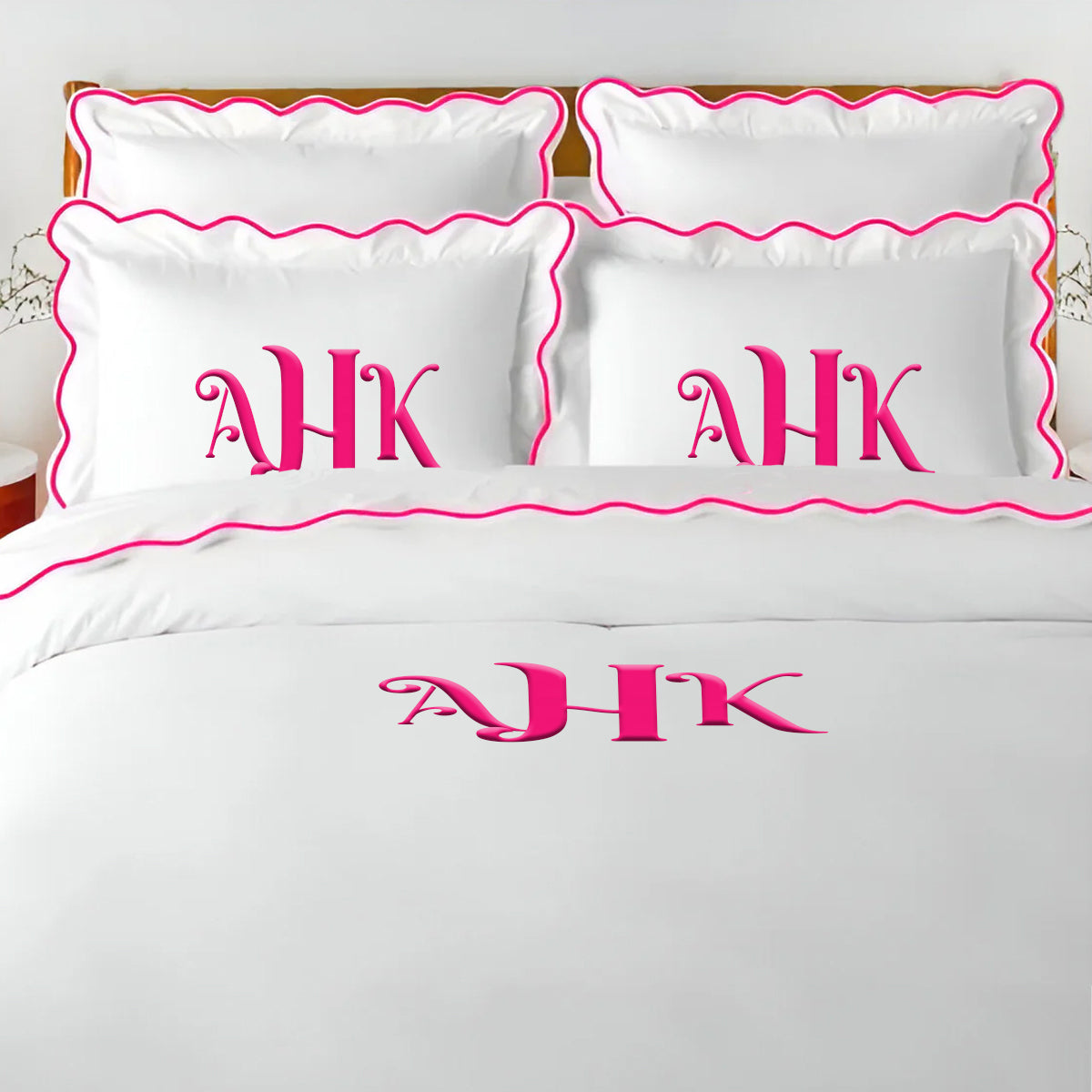 Parure de lit unie en satin de coton 400 fils avec broderie festonnée et monogramme