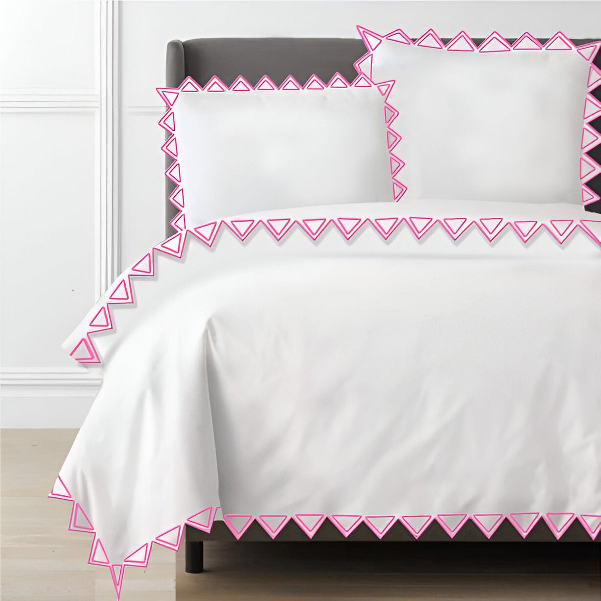 Parure de lit Ashley en satin de coton 400 fils avec broderie triangulaire