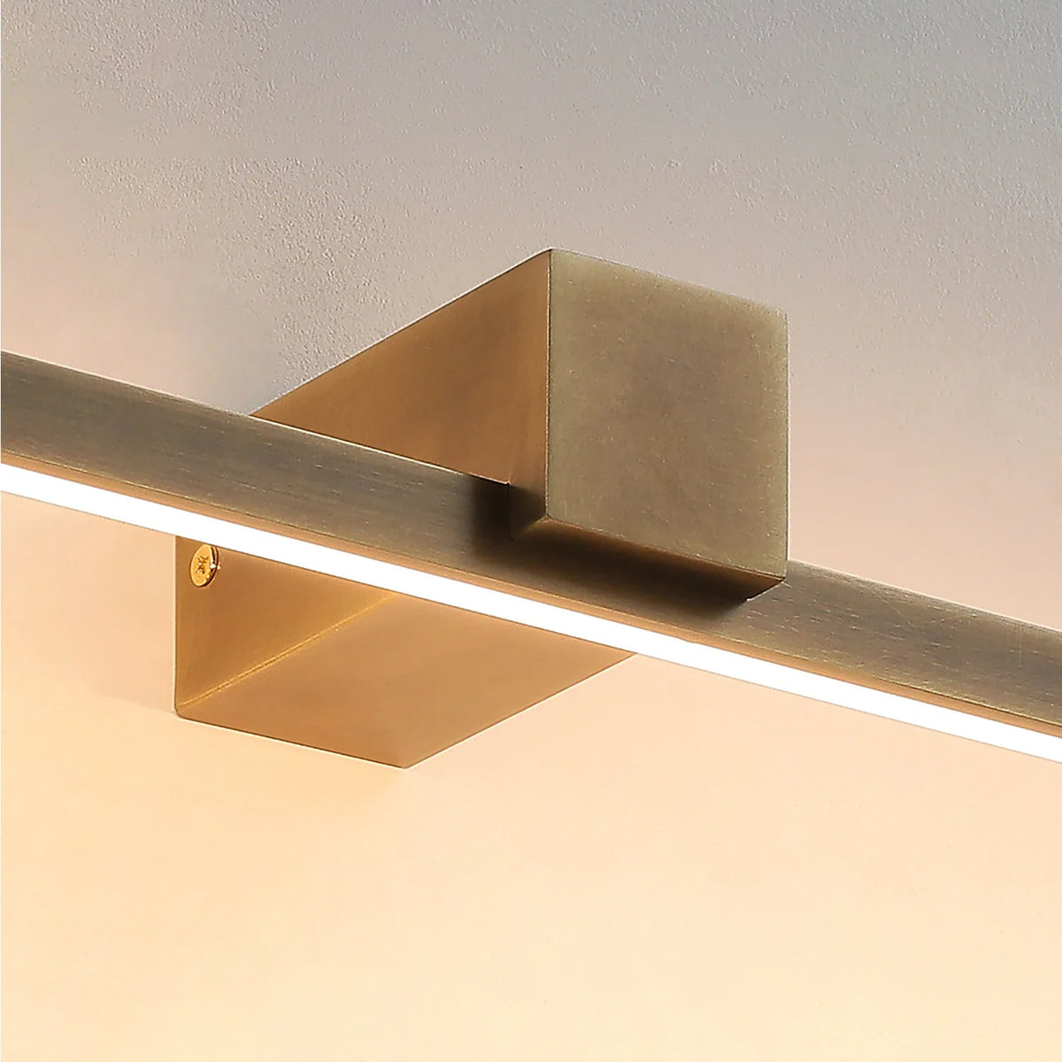 Applique murale LED linéaire en laiton Kivana
