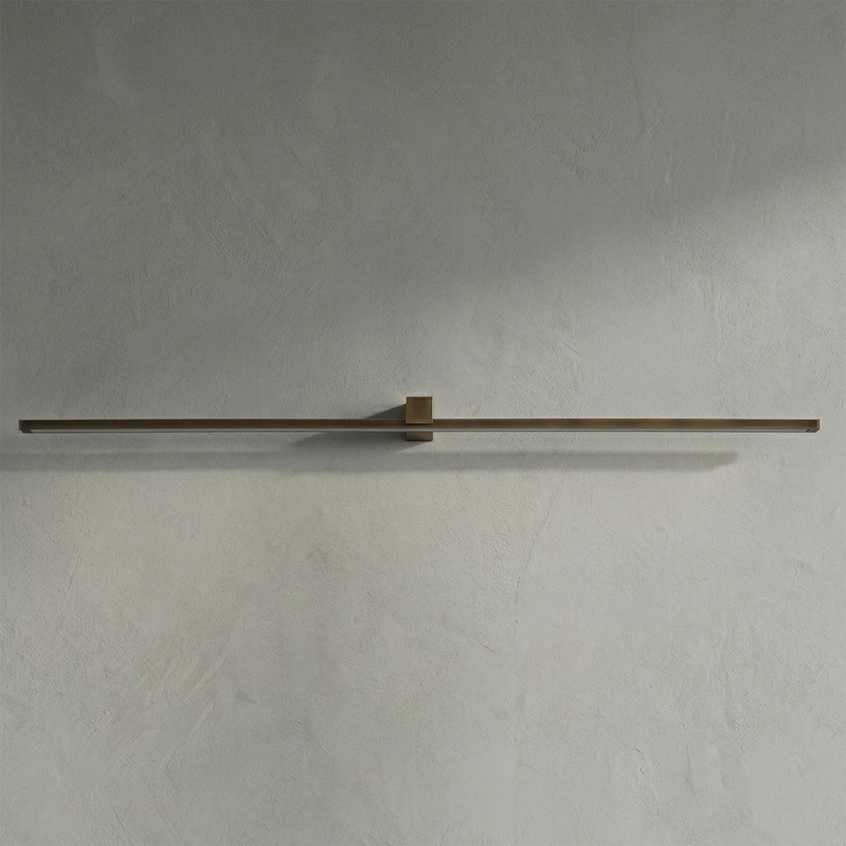 Applique murale LED linéaire en laiton Kivana