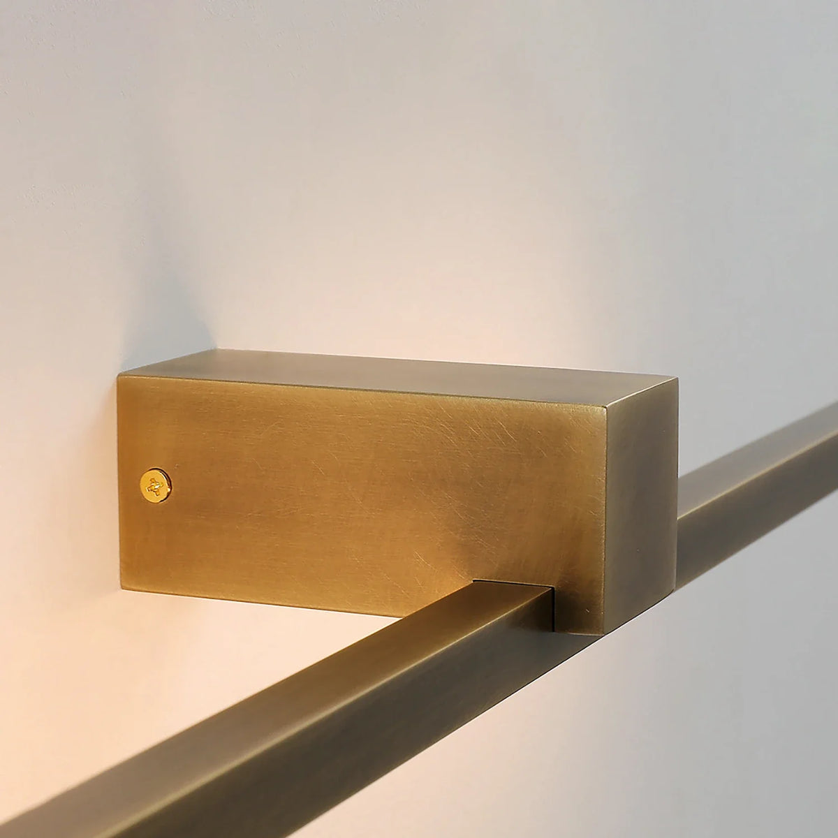 Applique murale LED linéaire en laiton Kivana