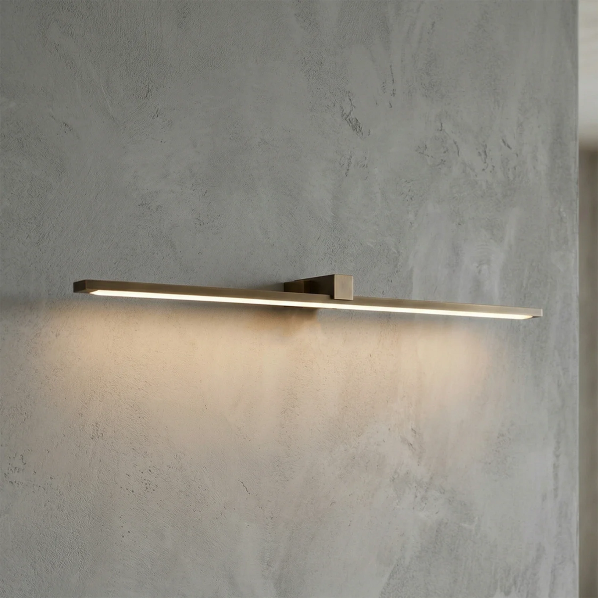 Applique murale LED linéaire en laiton Kivana