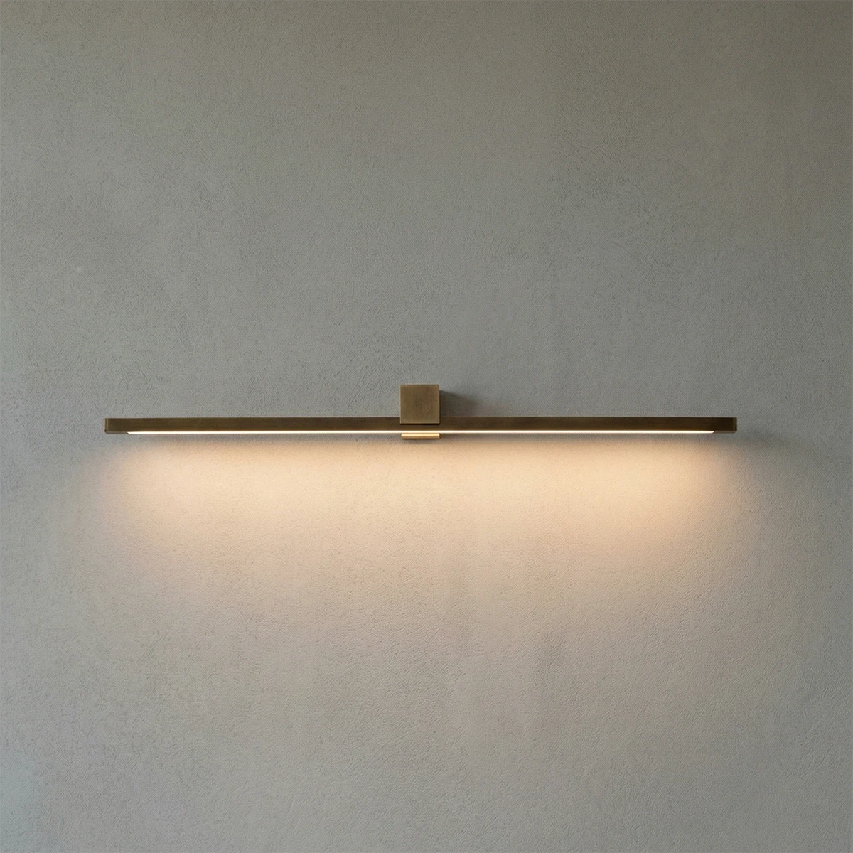 Applique murale LED linéaire en laiton Kivana