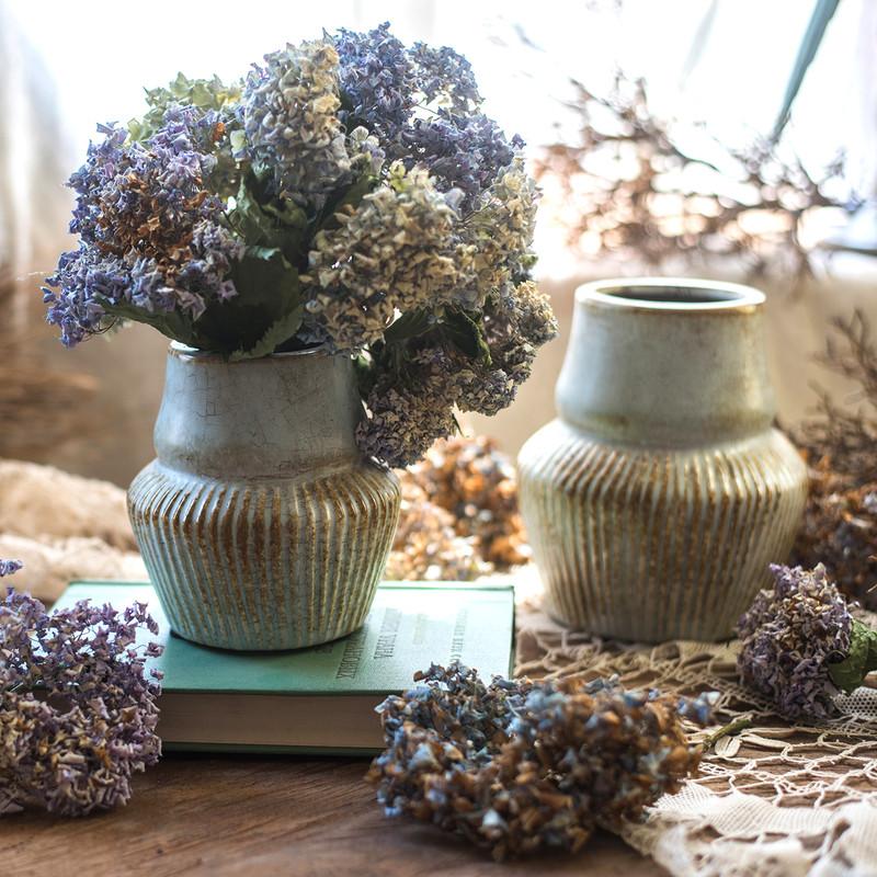Vase en céramique bleu clair sous glaçure